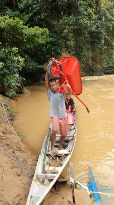 Kegiatan pengangkutan barang bantuan 